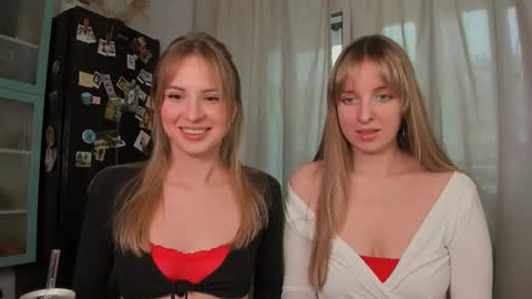 Snapshot of f1oraa chatting on 03.12.25 if you dont have fansly account yet use this link to registration online show from 03.12.25