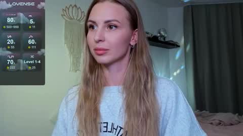 Snapshot of f1oraa chatting on 09.20.25 if you dont have fansly account yet use this link to registration online show from 09.20.25