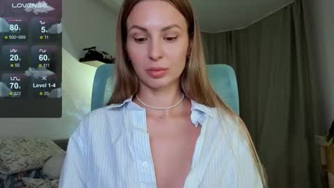 Snapshot of f1oraa chatting on 11.23.25 if you dont have fansly account yet use this link to registration online show from 11.23.25