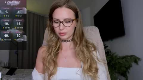 Snapshot of f1oraa chatting on 01.09.26 if you dont have fansly account yet use this link to registration online show from 01.09.26