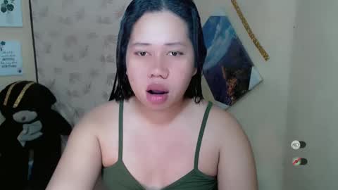 Snapshot of f3ckdollucy chatting on 03.12.25 yanna online show from 03.12.25