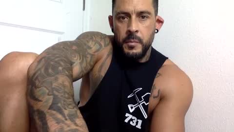 Snapshot of fabianelgalan chatting on 02.26.25 Fabianelgalan online show from 02.26.25