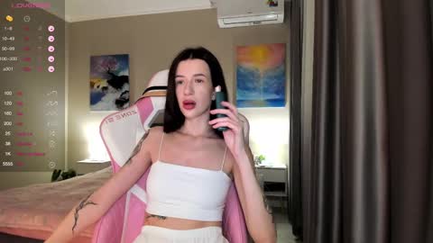 Snapshot of fairy_bloomix chatting on 01.08.25 Bloom online show from 01.08.25