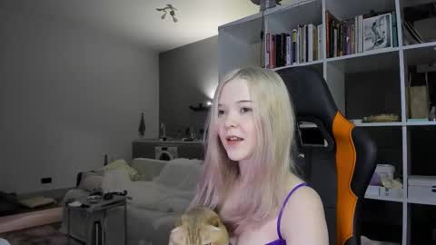 Snapshot of fairy_casey chatting on 11.21.25 fairy_casey online show from 11.21.25