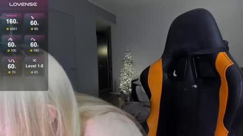 Snapshot of fairy_casey chatting on 12.05.25 fairy_casey online show from 12.05.25