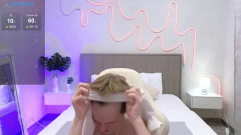 Snapshot of fakeangel87 chatting on 11.07.25 Fakeangel online show from 11.07.25