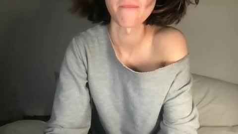 Snapshot of fakenshitsis chatting on 12.21.25 Haydee online show from 12.21.25