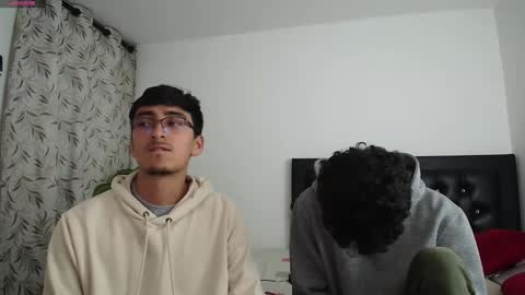 Snapshot of fallgays chatting on 10.08.25 FallGays online show from 10.08.25