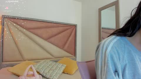 Snapshot of faloonroussel chatting on 05.21.26 Faloon online show from 05.21.26