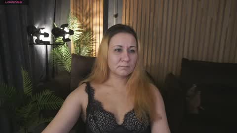 famousemuse online show from 04.22.26