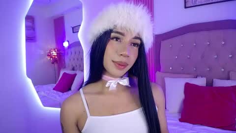 Snapshot of fancy_vixen chatting on 05.19.26 FANCY online show from 05.19.26