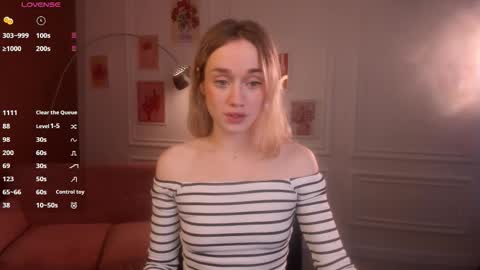 Snapshot of fancyamelia chatting on 09.27.25 fancyamelia online show from 09.27.25