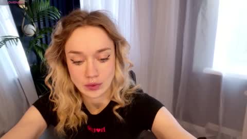 Snapshot of fancyamelia chatting on 10.21.25 fancyamelia online show from 10.21.25