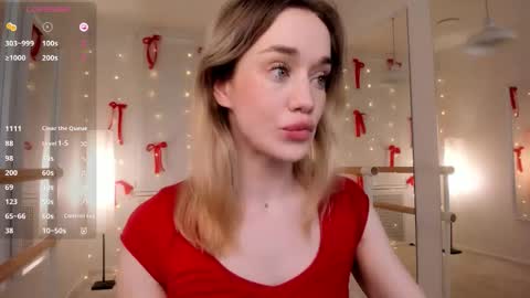 Snapshot of fancyamelia chatting on 12.19.25 fancyamelia online show from 12.19.25