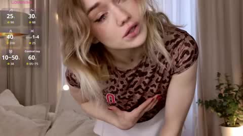 Snapshot of fancyamelia chatting on 04.25.26 fancyamelia online show from 04.25.26