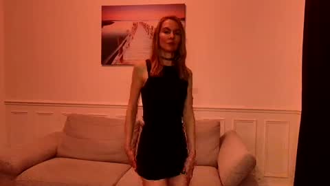 Snapshot of fanny_posy chatting on 12.10.24 Fanny online show from 12.10.24