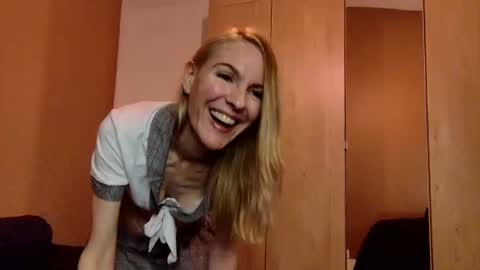 Snapshot of fanny_posy chatting on 12.29.24 Fanny online show from 12.29.24