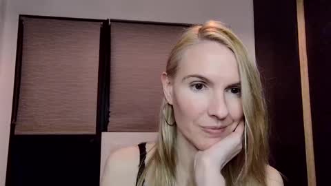 Snapshot of fanny_posy chatting on 01.03.25 Fanny online show from 01.03.25