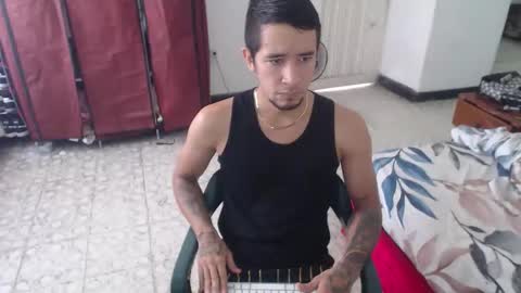 Snapshot of fantasieshotcouple chatting on 09.28.25 fantasieshotcouple online show from 09.28.25