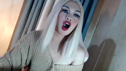 Snapshot of fantasticcock69_daniella chatting on 05.11.26 DANIELLA - DONT FORGET TO GIVE ME A THUMBSU UP online show from 05.11.26