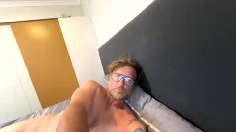 Snapshot of fantasying01 chatting on 12.01.25 fantasying01 online show from 12.01.25