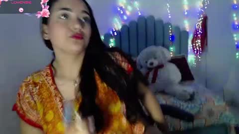 Snapshot of farah_samira chatting on 07.27.26 farah online show from 07.27.26