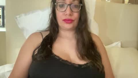 Snapshot of farahday chatting on 09.09.25 Farah online show from 09.09.25