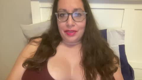 Snapshot of farahday chatting on 09.22.25 Farah online show from 09.22.25