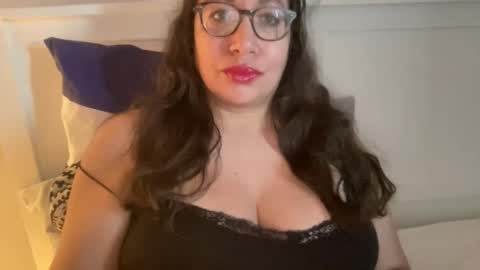 Snapshot of farahday chatting on 09.24.25 Farah online show from 09.24.25