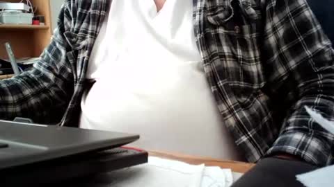 Snapshot of fatbellyitalian3 chatting on 11.18.25 fatbellyitalian3 online show from 11.18.25