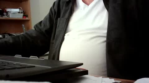 Snapshot of fatbellyitalian3 chatting on 11.30.25 fatbellyitalian3 online show from 11.30.25