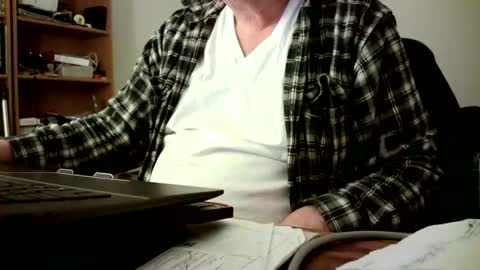 Snapshot of fatbellyitalian3 chatting on 12.17.25 fatbellyitalian3 online show from 12.17.25