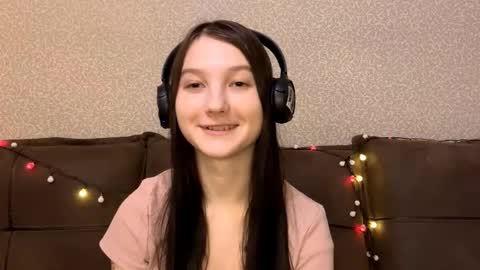 Aurora 18yo online show from 12.15.25