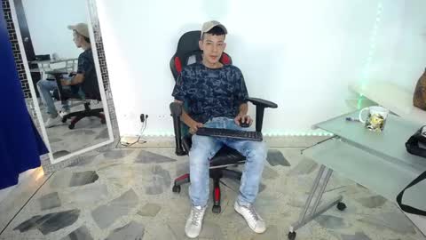 Favel Gomez online show from 12.21.24