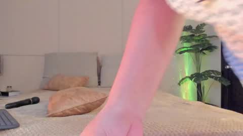 Snapshot of fay_miller2 chatting on 09.25.25 welcome to my world online show from 09.25.25