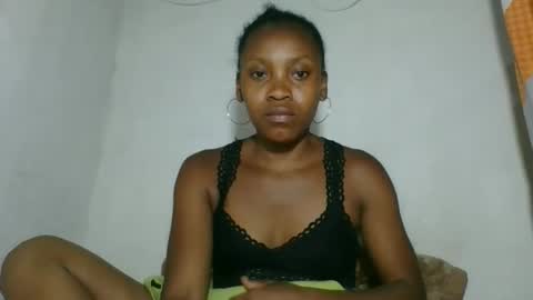 Snapshot of fayence09 chatting on 11.17.25 fayence09 online show from 11.17.25