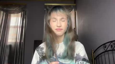 Snapshot of fcherthth chatting on 10.11.25 Mark online show from 10.11.25