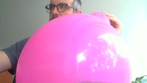 Snapshot of fedeglobos chatting on 10.15.25 fedeGLOBOS online show from 10.15.25