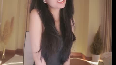 feel_me_00 online show from 10.23.25