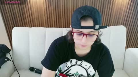 Feelena online show from 05.17.26