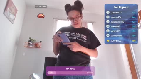 Snapshot of feetnymph chatting on 02.04.25 Soley online show from 02.04.25