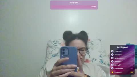 Snapshot of feetnymph chatting on 02.27.25 Soley online show from 02.27.25