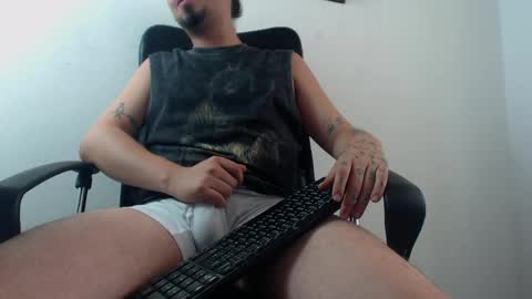 Snapshot of felipevega01 chatting on 05.30.26 felipe online show from 05.30.26