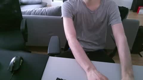 Snapshot of felixsagg chatting on 06.14.26 felixsagg online show from 06.14.26