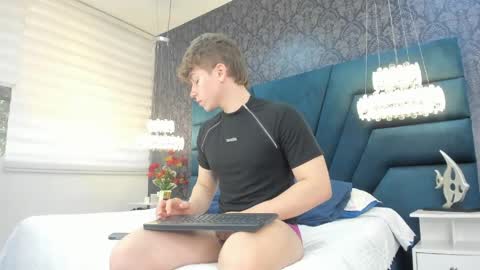 Femboy Max online show from 05.04.26