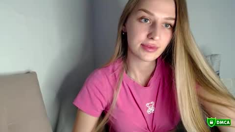 Snapshot of femkedejager chatting on 09.26.25 Femke online show from 09.26.25