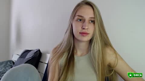 Snapshot of femkedejager chatting on 10.13.25 Femke online show from 10.13.25