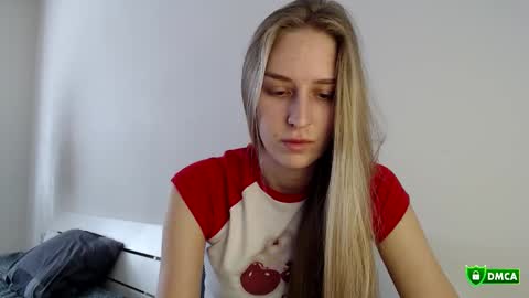 Snapshot of femkedejager chatting on 10.14.25 Femke online show from 10.14.25