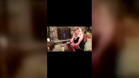 Snapshot of femmenicole chatting on 12.01.25 Nicole online show from 12.01.25