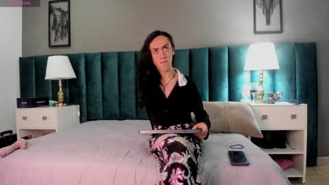 Snapshot of fenix_karoll chatting on 12.12.24 Karol online show from 12.12.24